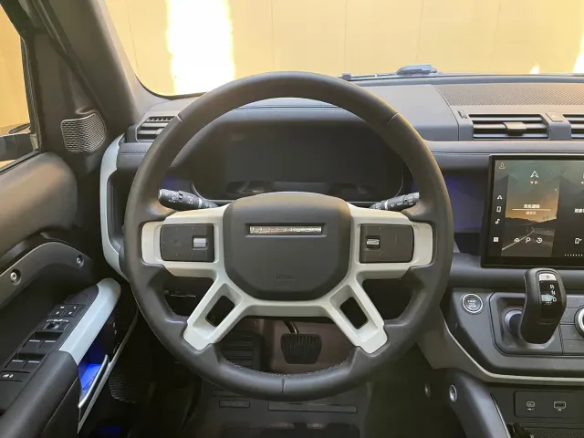 Land Rover Defender — Фото автомобиля 11
