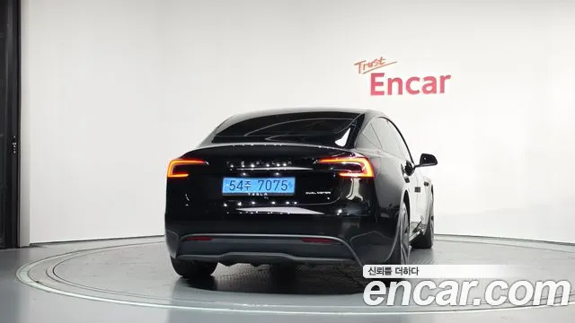 Tesla Model 3 — Фото автомобиля 4