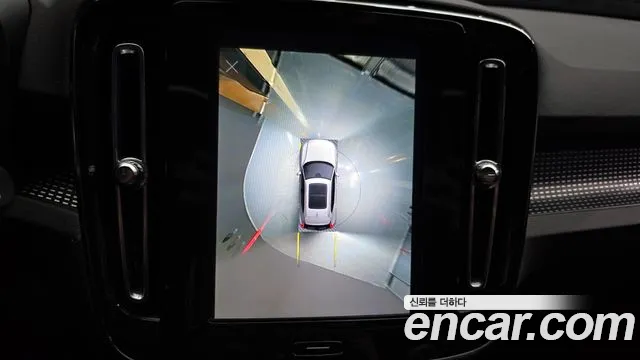 Вольво XC40 — Фото автомобиля 15