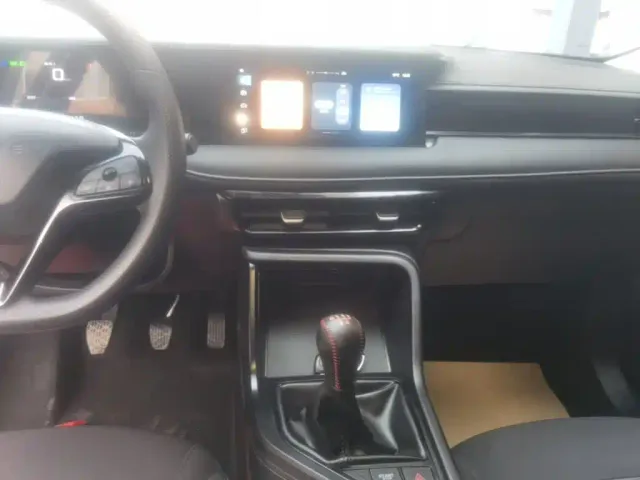 Roewe i5 — Фото автомобиля 12