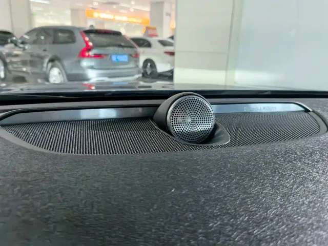 Volvo V90 — Фото автомобиля 9