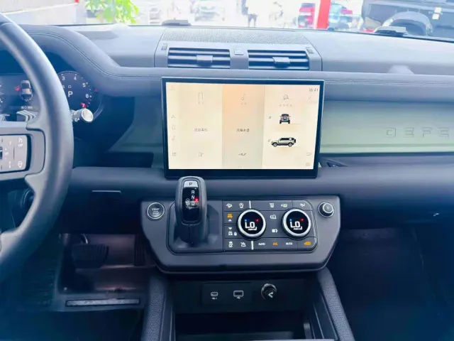 Land Rover Defender — Фото автомобиля 15