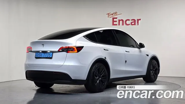 Tesla Model Y — Фото автомобиля 2
