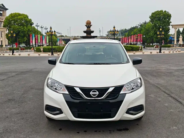 Nissan Tiida — Фото автомобиля 2