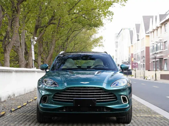 Aston Martin DBX — Фото автомобиля 2