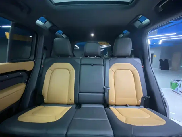 Land Rover Defender — Фото автомобиля 26