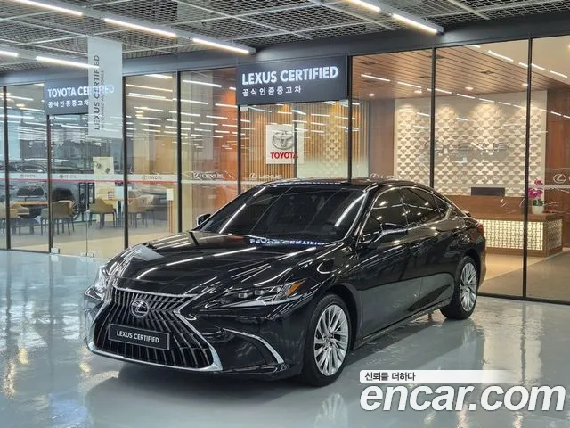 Фотография автомобиля — Lexus ES 7th Gen