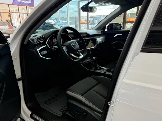 Audi Q3 — Фото автомобиля 4