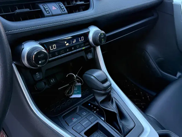 Toyota RAV4 — Фото автомобиля 7