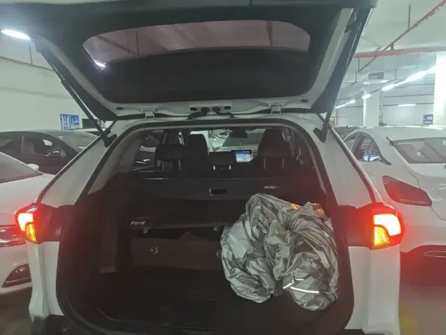 Toyota RAV4 — Фото автомобиля 18