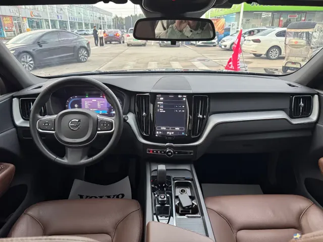 Volvo XC60 — Фото автомобиля 6