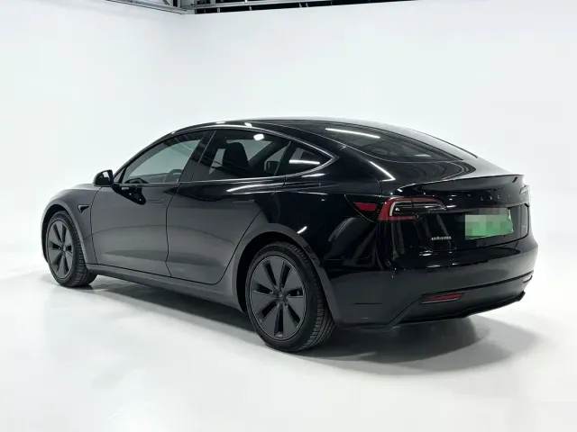 Tesla Model 3 — Фото автомобиля 5
