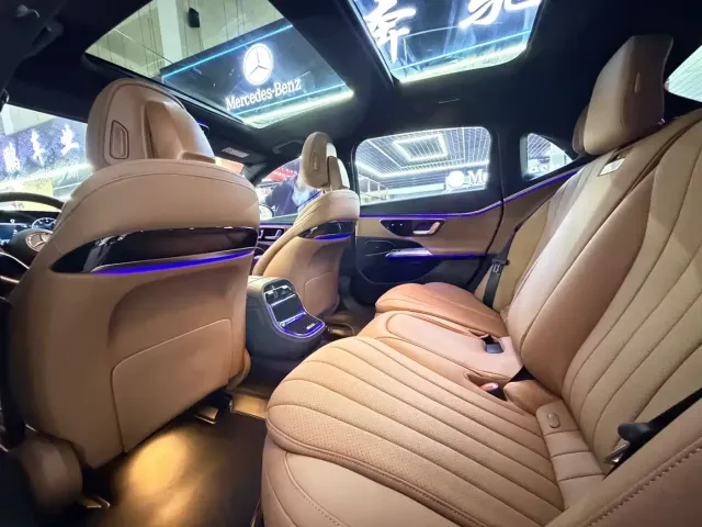 Mercedes-Benz E-Class — Фото автомобиля 7