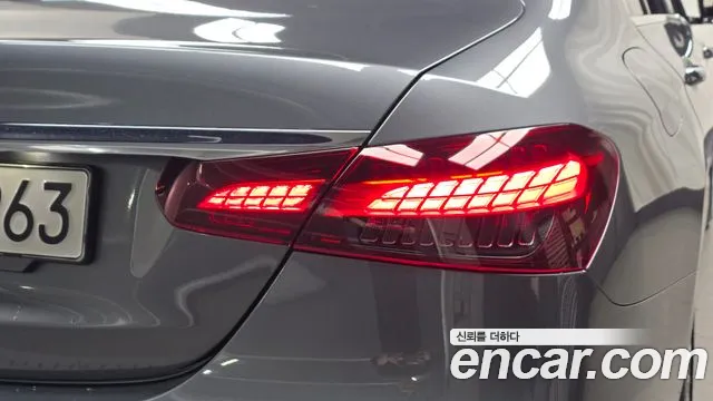 Mercedes-Benz E-Class — Фото автомобиля 19