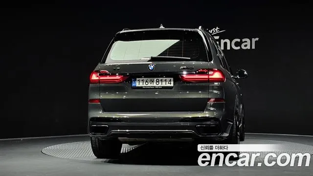 BMW X7 xDrive 40i M Sport Онлайн Exclusive Edition 6 мест — Фото автомобиля 4
