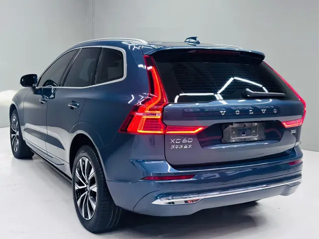 Volvo XC60 — Фото автомобиля 3