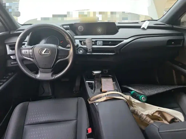 Lexus UX — Фото автомобиля 9