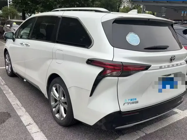 Toyota Sienna — Фото автомобиля 4