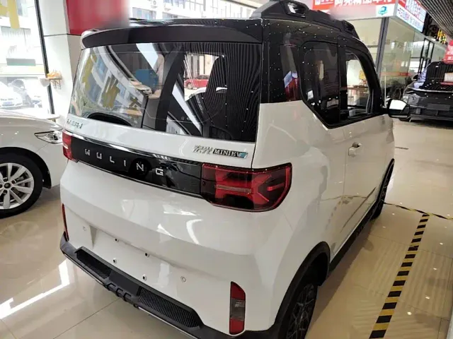 Wuling Hongguang Mini EV — Фото автомобиля 6