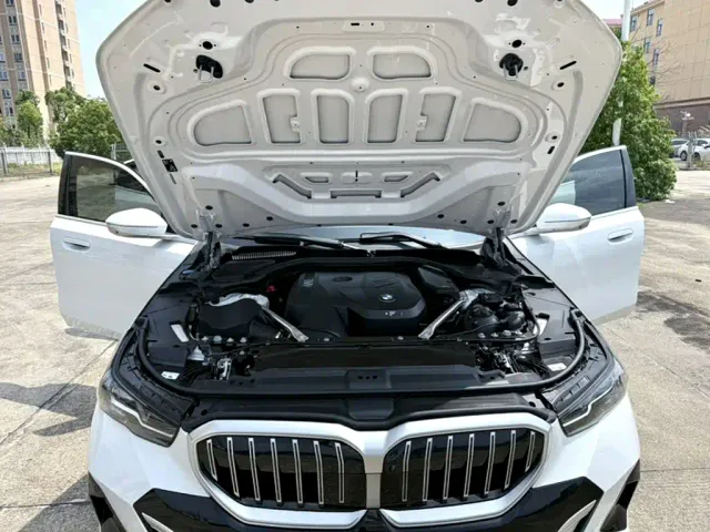 BMW 5 Series — Фото автомобиля 7
