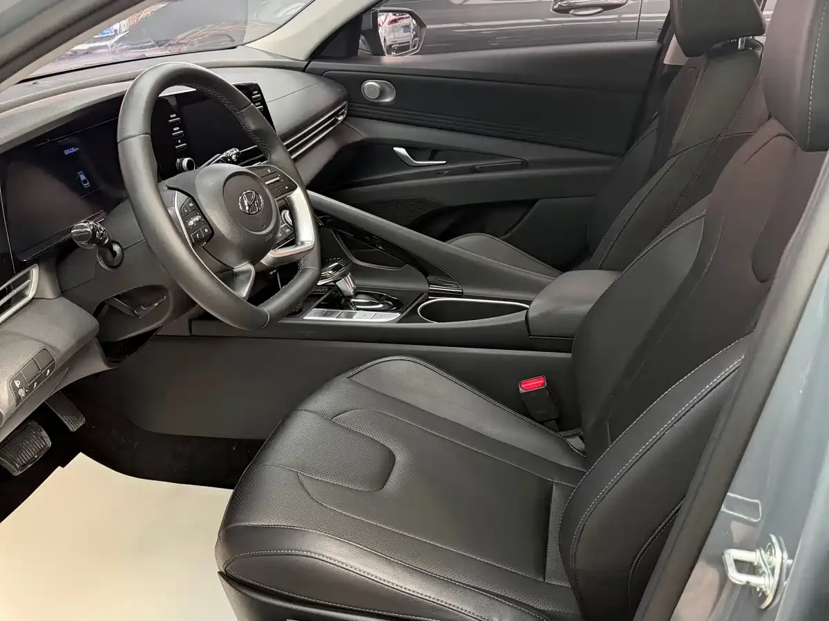 Hyundai Elantra 2022 1.5L CVT GLX Elite Edition — Фото автомобиля 17