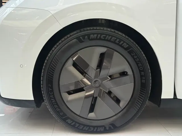 Li Auto MEGA — Фото автомобиля 9