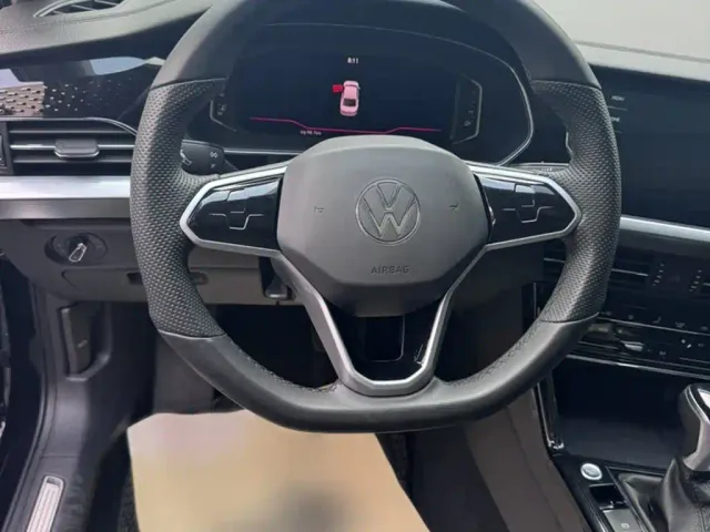 Volkswagen Passat — Фото автомобиля 3