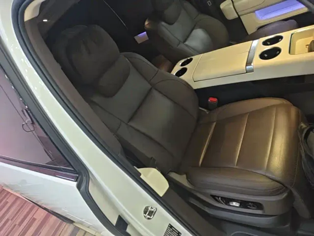 Li Auto MEGA — Фото автомобиля 24