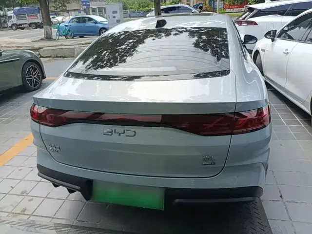 BYD Qin L — Фото автомобиля 5