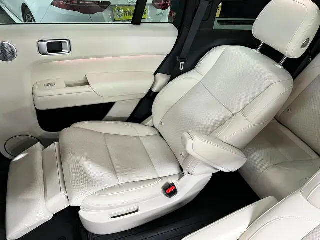 Li Auto L9 — Фото автомобиля 26