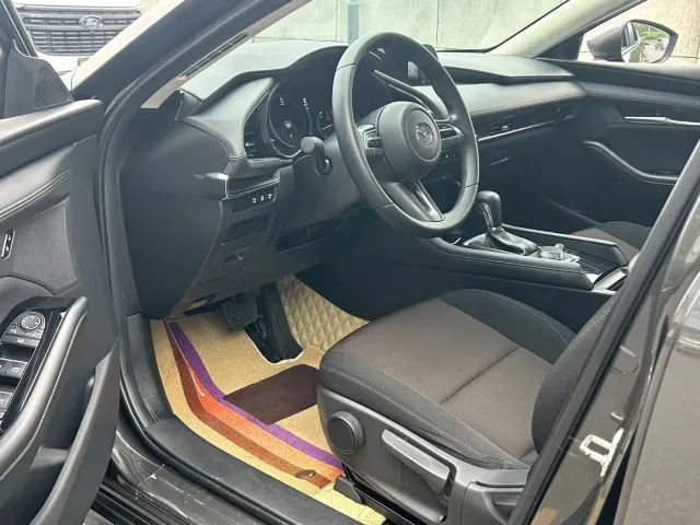 Mazda Mazda3 Axela 2021 2.0L Automatic Quality Shine — Фото автомобиля 5