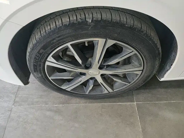 Geely Emgrand — Фото автомобиля 22
