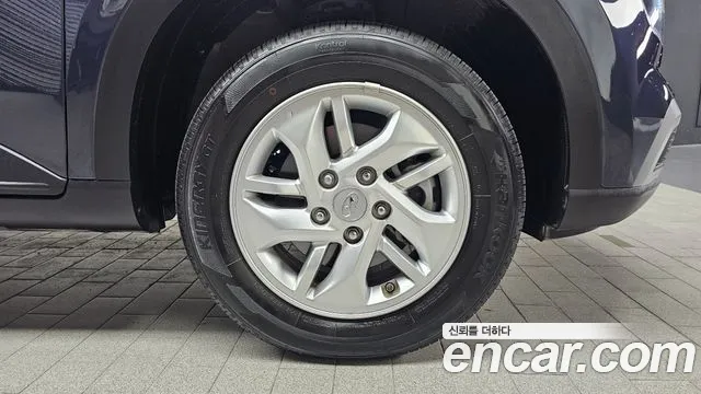 Hyundai Venue — Фото автомобиля 6