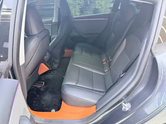 Tesla Model 3 — Фото автомобиля 12