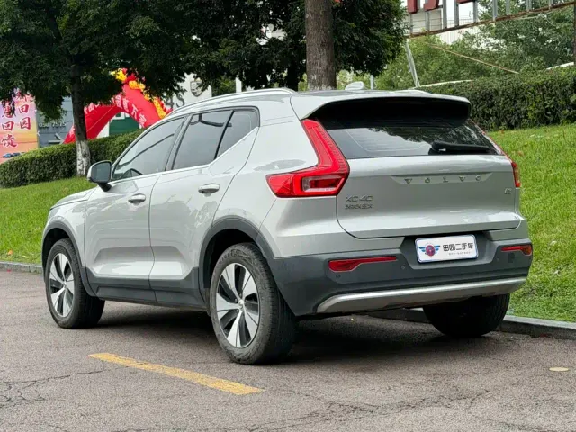 Volvo XC40 — Фото автомобиля 4