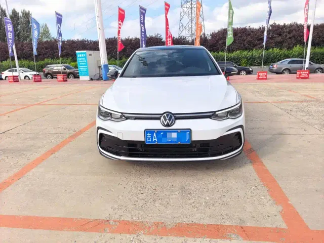 Volkswagen Golf — Фото автомобиля 3