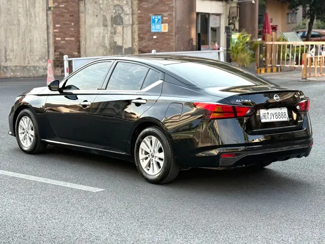 Nissan Teana — Фото автомобиля 9