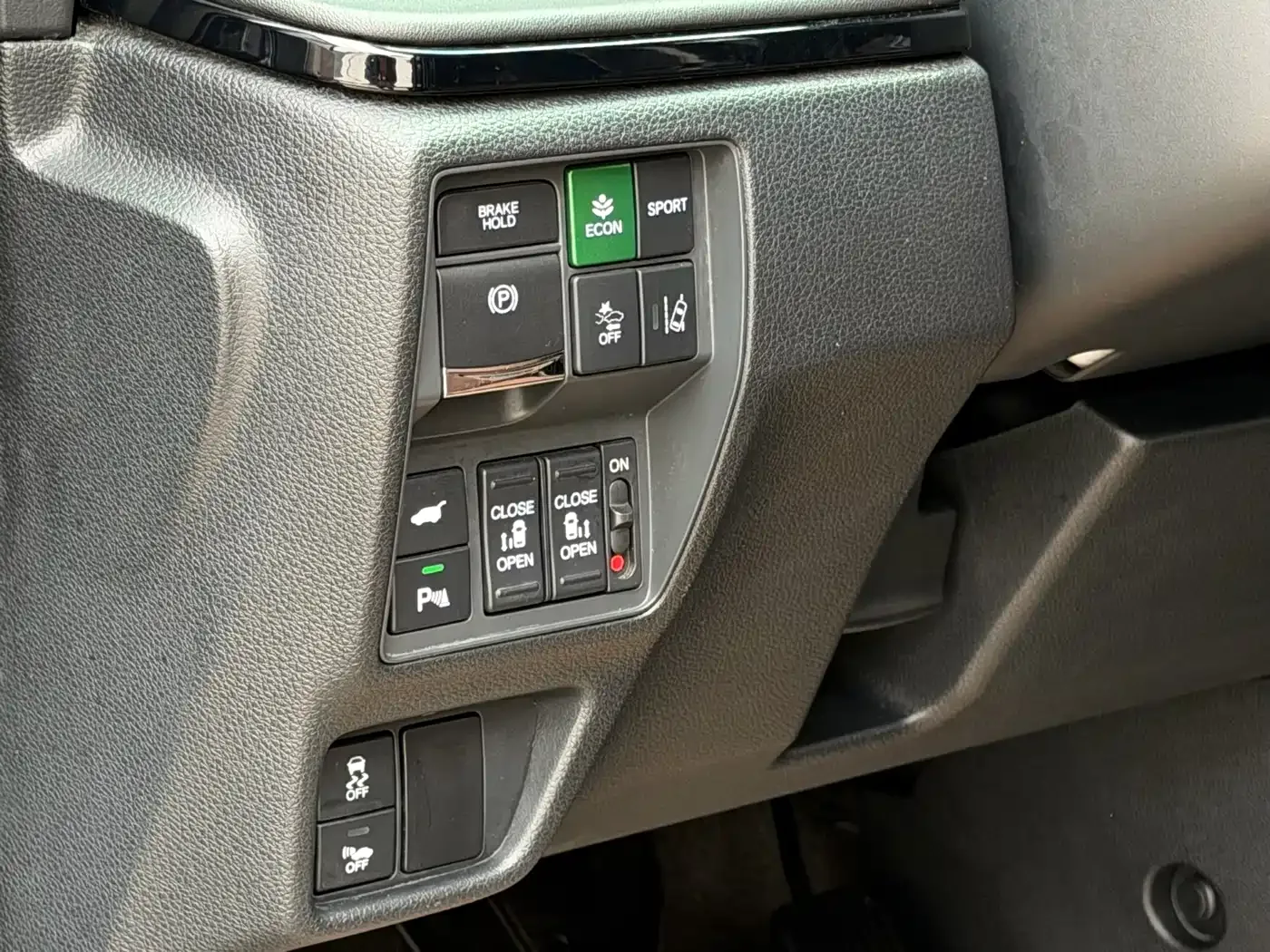 Honda Odyssey 2022 2.0L e:HEV Sharp Supreme Edition — Фото автомобиля 5