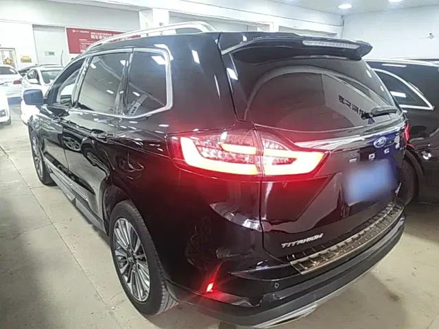 Ford Edge — Фото автомобиля 4