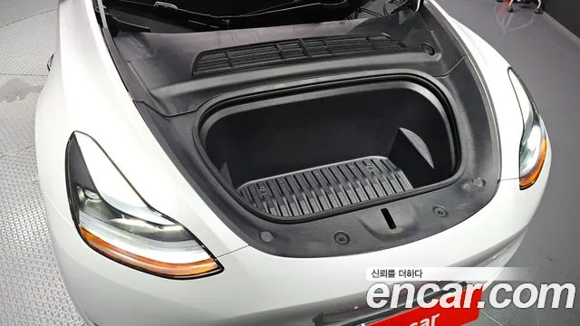 Tesla Model Y — Фото автомобиля 6
