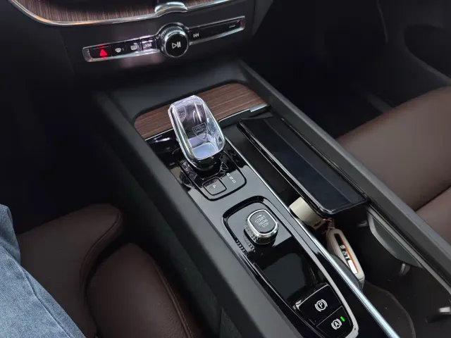 Volvo XC60 — Фото автомобиля 7