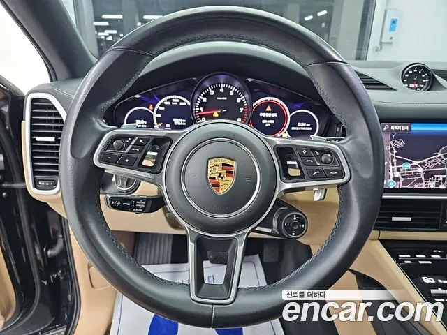 Porsche Cayenne — Фото автомобиля 10