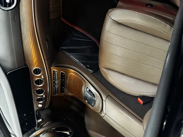 Mercedes-Benz E-Class — Фото автомобиля 12