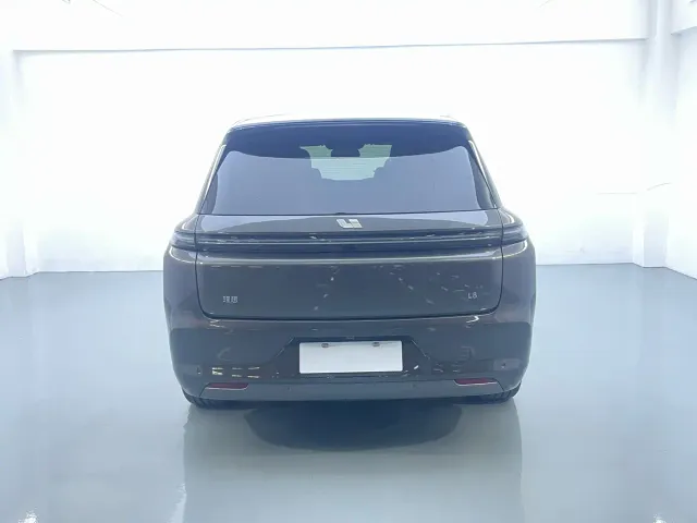 Li Auto L8 — Фото автомобиля 16