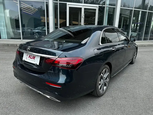 Mercedes-Benz E-Class — Фото автомобиля 11