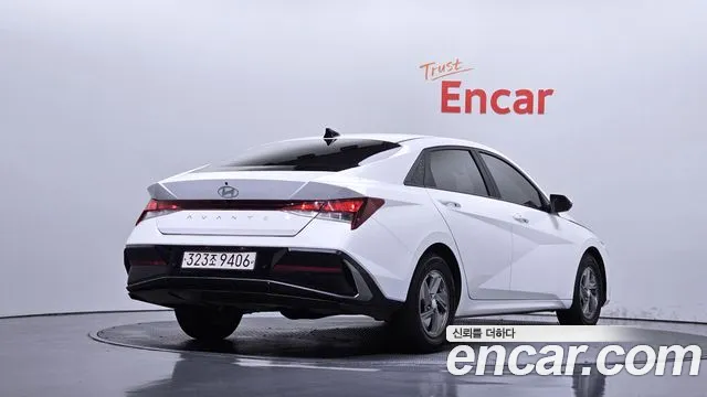 Hyundai Avante CN7 — Фото автомобиля 2