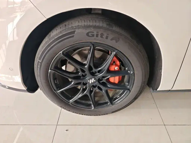 IM Motors LS6 — Фото автомобиля 24