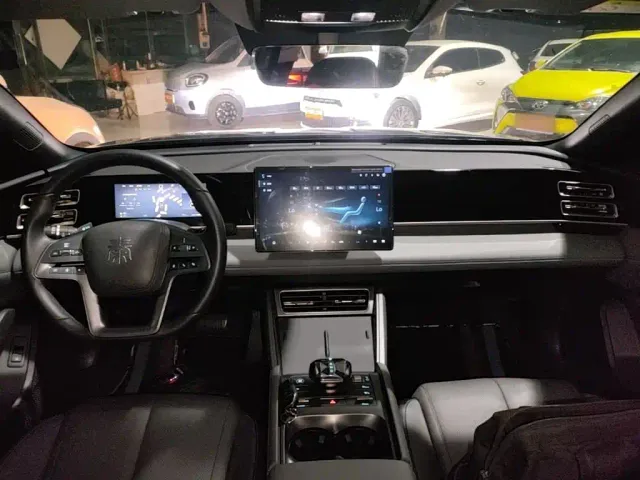 BYD Qin L — Фото автомобиля 9