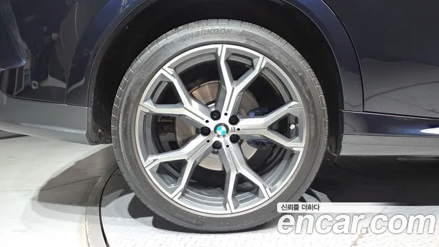 Фотография автомобиля — BMW X6