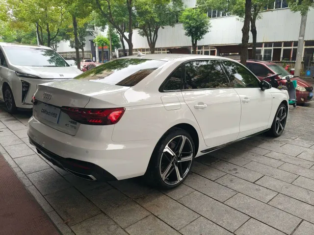 Audi A4L — Фото автомобиля 12